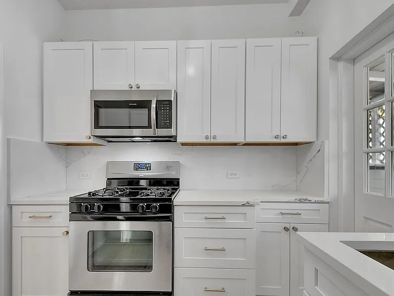 218 Worth Ave — Photo 9
