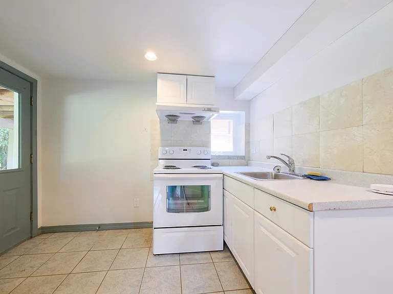 3775 Emerald Dr — Photo 27