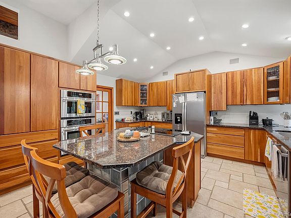 3rd image of 441 Burlingham Road