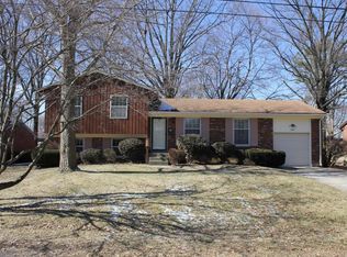 2606 Garden Lake Ln, Louisville, KY 40220