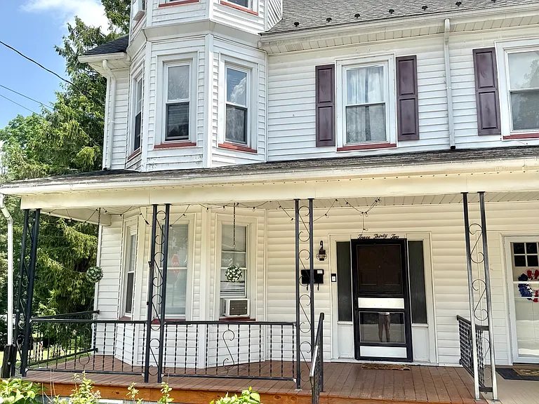 332 South St — Photo 1