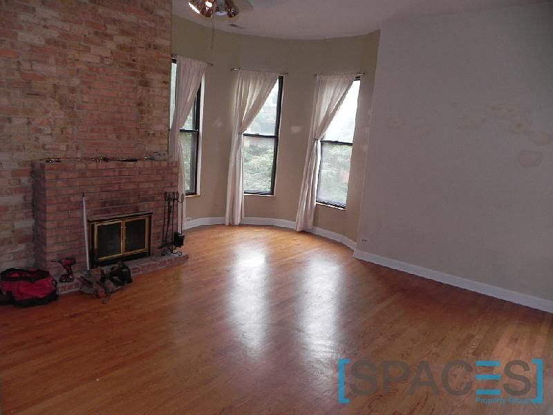 1st image of 846 W Cornelia Ave #17
