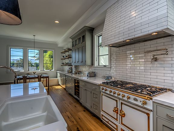 3rd image of 740 Avenue C