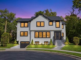 1 Garland Lane, Valley Stream, NY 11581