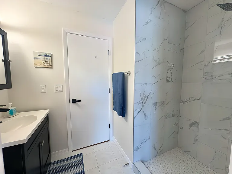 Community Ave — Photo 32
