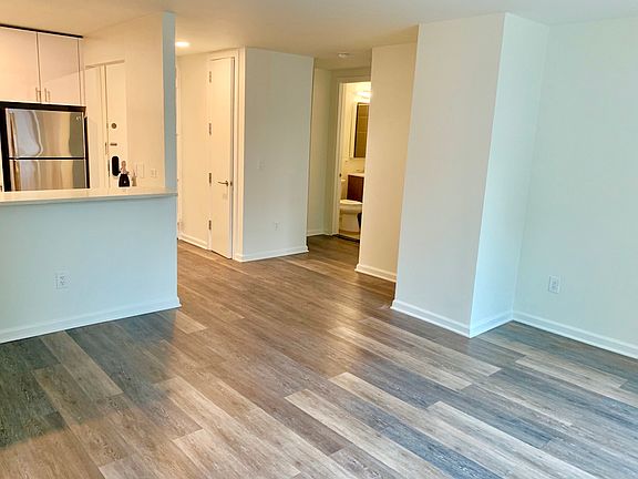 5th image of 520 W 43rd St APT 7F