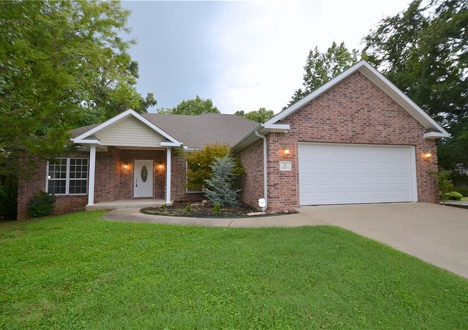 1st image of 2 Moreton Ln