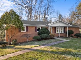 123 Castleton Ln, Hendersonville, NC 28791