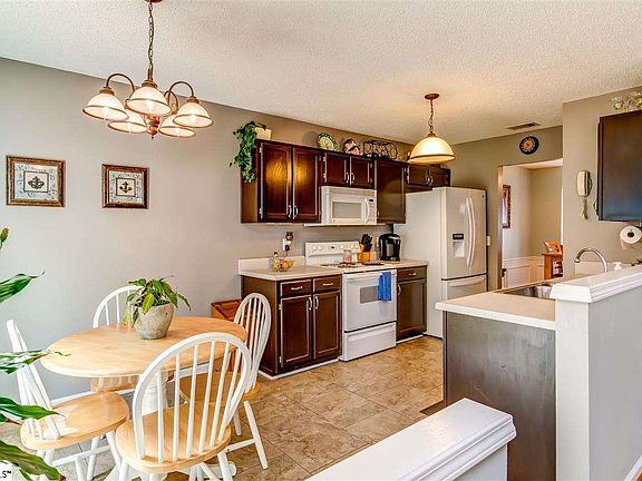 3rd image of 108 Eagleston Ln