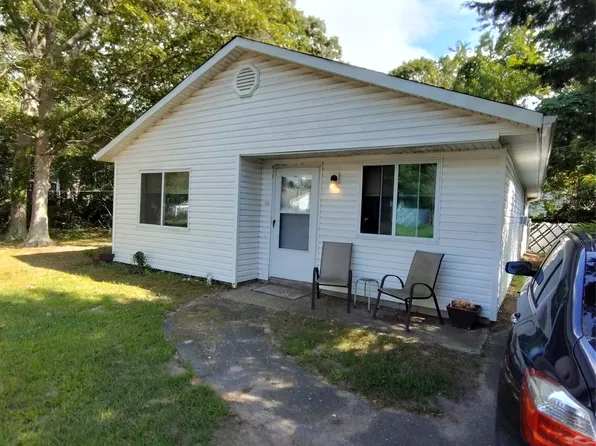 14 Wellwood Drive, Shirley, NY 11967