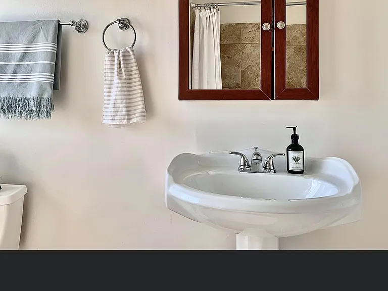 1021 Cliff Dr — Photo 4