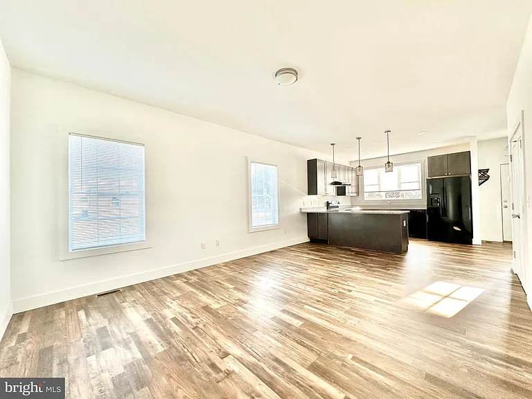 350 N Main St — Photo 2