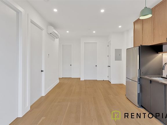 3rd image of 426 Tompkins Ave #101I