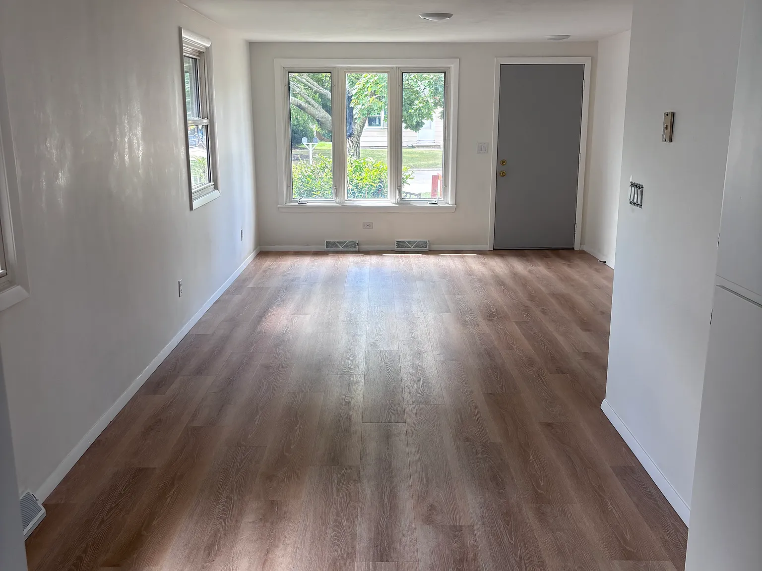 2 bed, 950 sqft, $1,200 — Photo 2