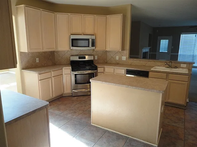 710 Single Pine Ct — Photo 2