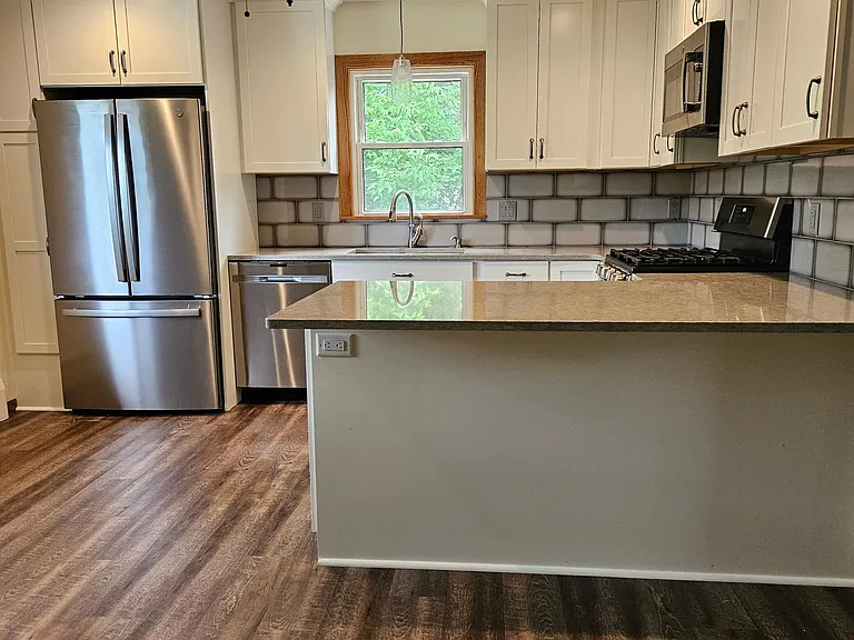 1093 Polk Cir NE — Photo 10