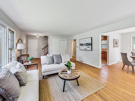 4th image of 411 S Beverly Ln