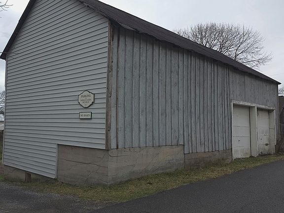 3rd image of 15466 Raystown Rd