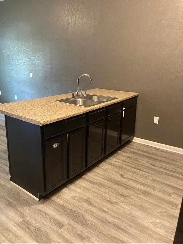 2 bed, 784 sqft, $950 — Photo 3
