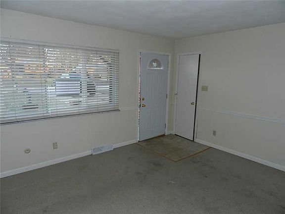 4th image of 7855 Sharon Dr