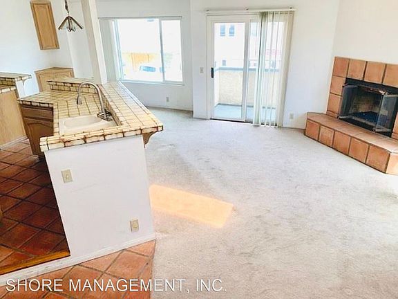 2nd image of 735 Santa Clara Pl APT 2