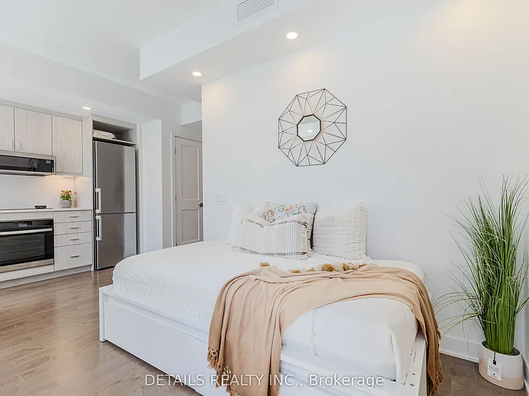 340 Queen St #1008 — Photo 16