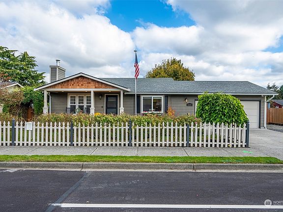 3rd image of 7221 64 Avenue NE