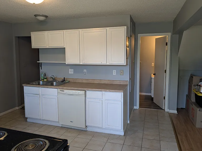601 Broadway Ave — Photo 10