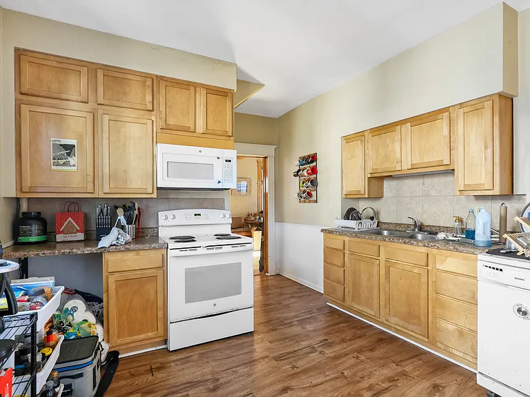 1758 Dayton Ave — Photo 8