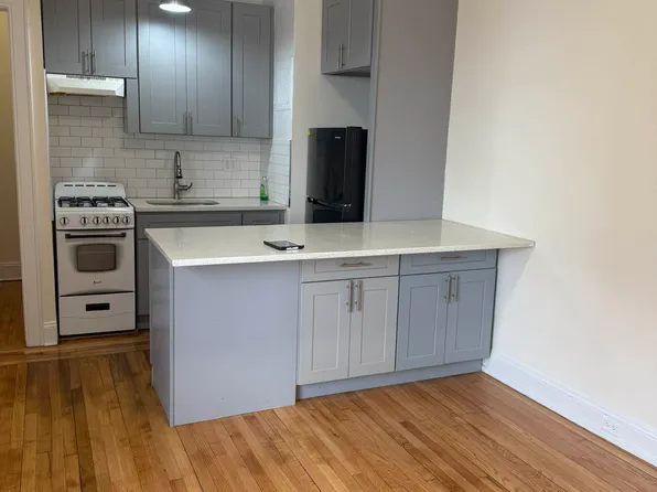 146-26 Hawthorn Avenue image 1 of 6