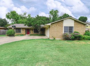 9928 Westpark Dr, Benbrook, TX 76126