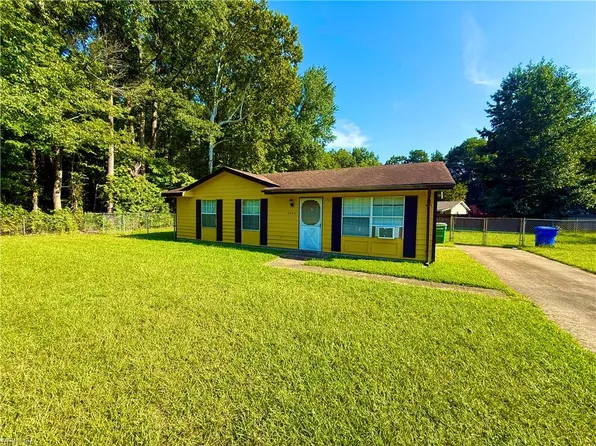 5652 Plummer Blvd, Suffolk, VA 23435