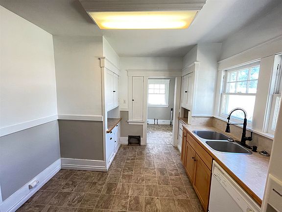 5th image of 3127 E Nora Ave