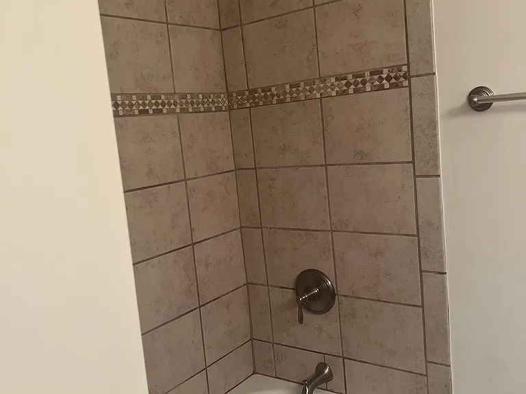 1618 Windsor Ct — Photo 12
