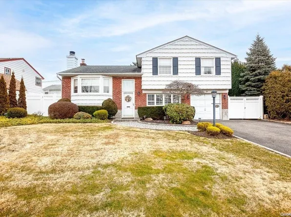 451 Division Avenue, Hicksville, NY 11801