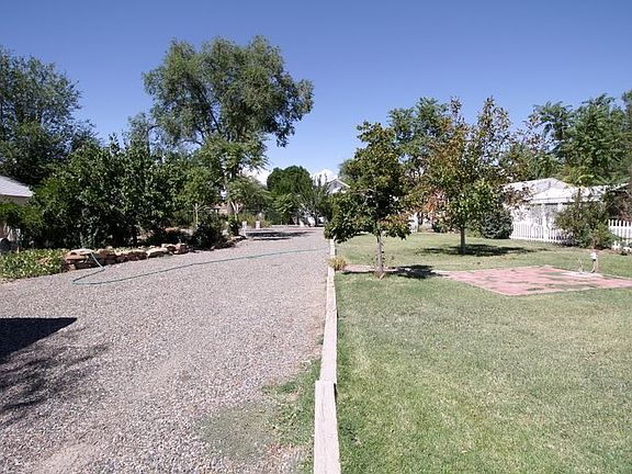 3rd image of 2840 1/2 Elm Ave #B