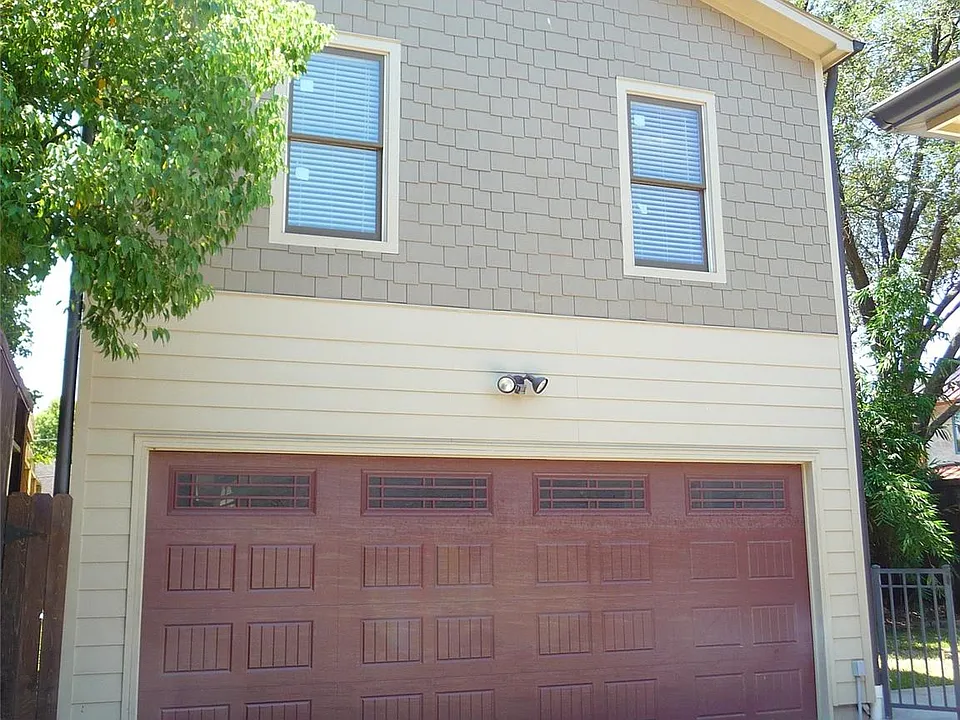 1009 Peden St