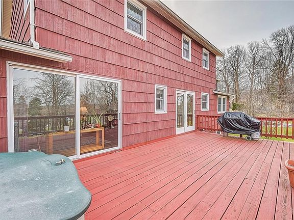 3rd image of 134 Sunridge Ave
