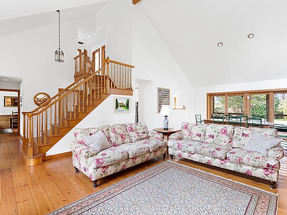 4th image of 51 Gould St