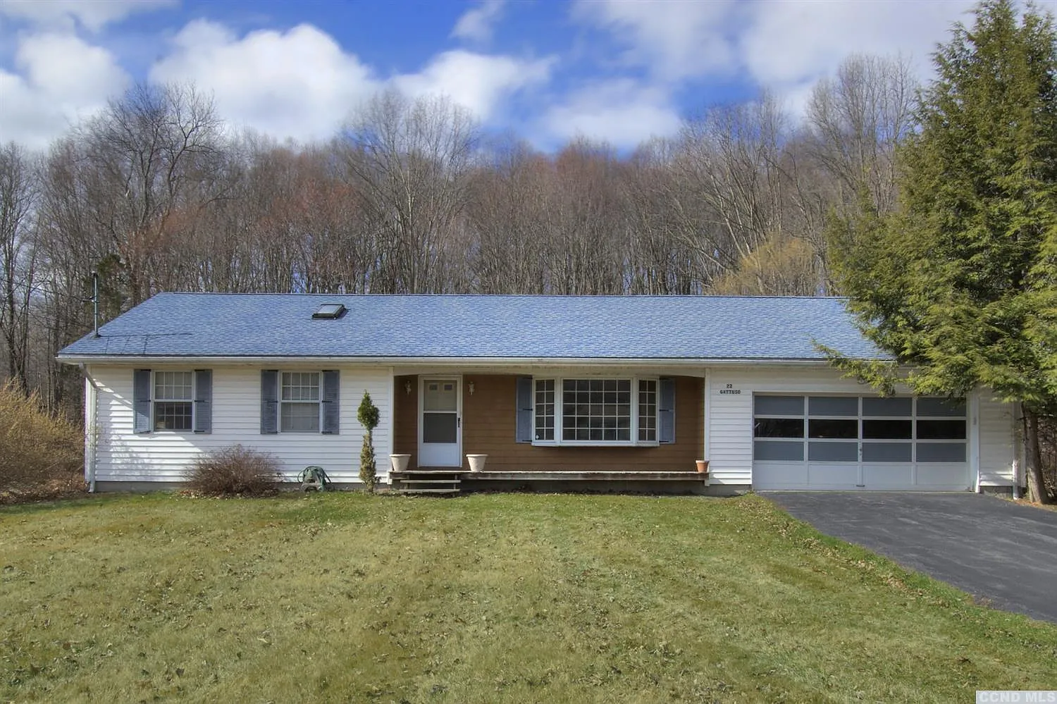 22 Barrington Dr photo 1
