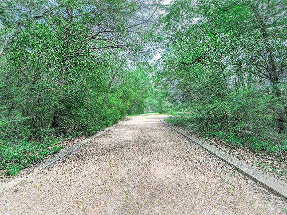 2nd image of 4992 Whispering Oaks Dr