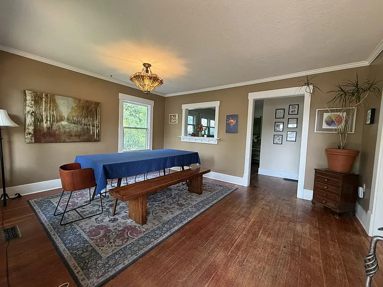 1424 W Franklin St — Photo 5