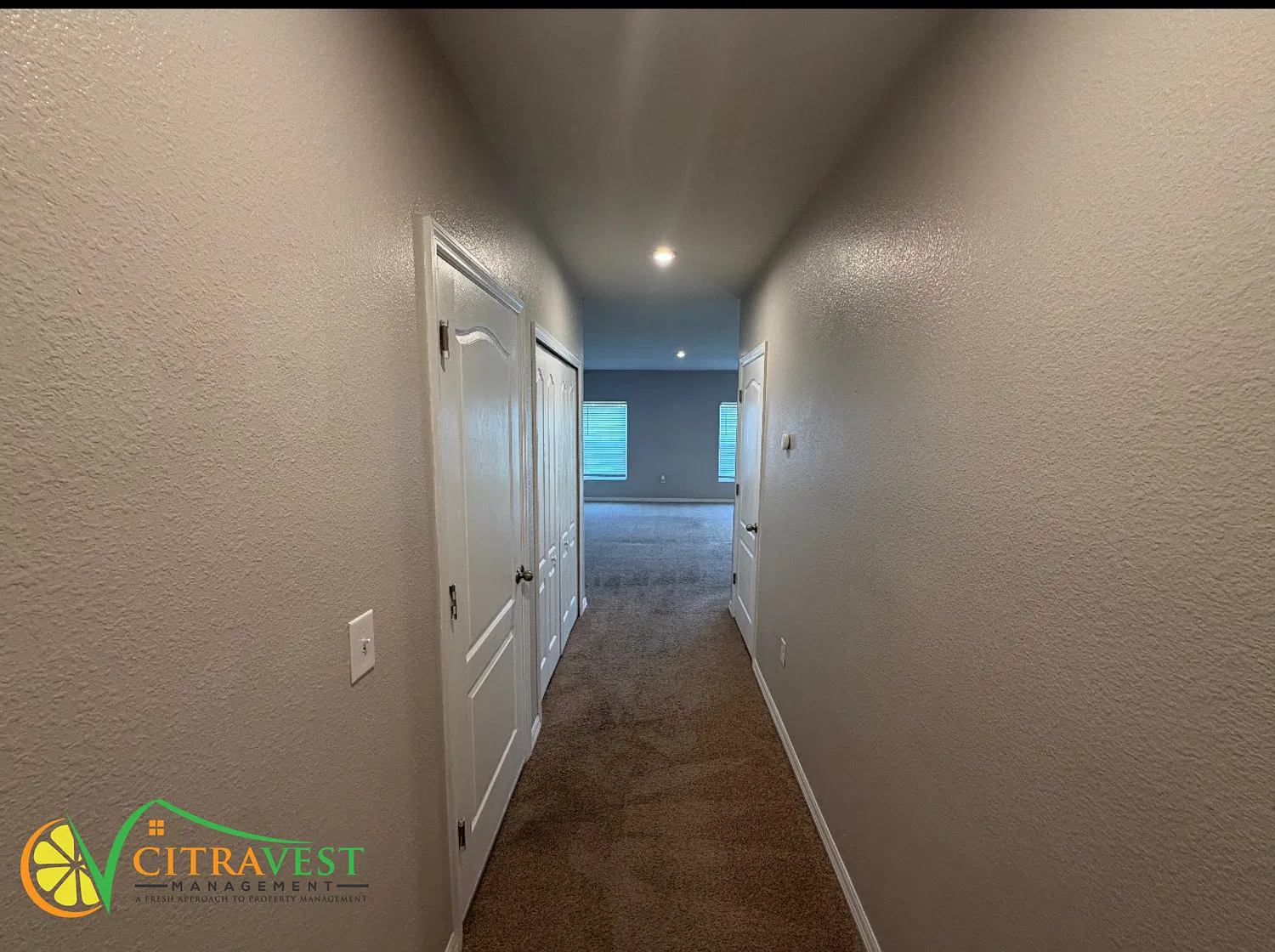 Beautiful 3 Bedroom in Winter Haven Available! — Photo 2