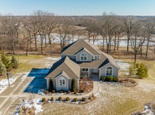 622 Augusta Dr, Mukwonago, WI 53149