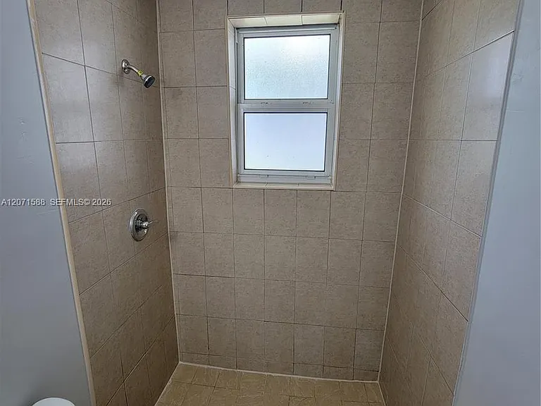 1740 NW 1st Pl #3 — Photo 5