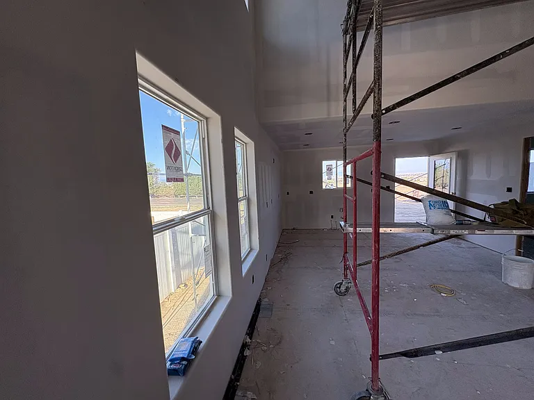 943 S Sweetwater Dr — Photo 3