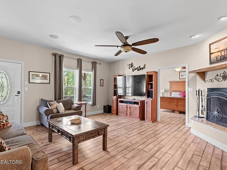 135 Lake Overlook Dr — Photo 4