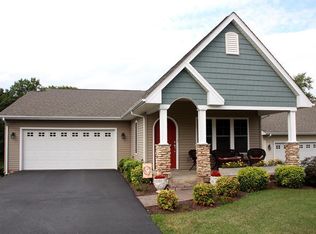 8130 Golden Oak Ln, Roanoke, VA 24019