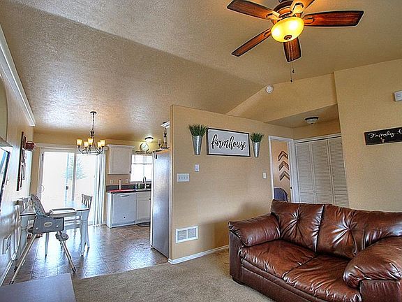 4th image of 566 W Dalling Dr