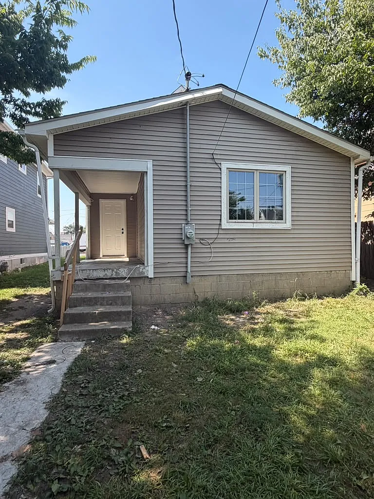 3 bed, $1,600 — Photo 1